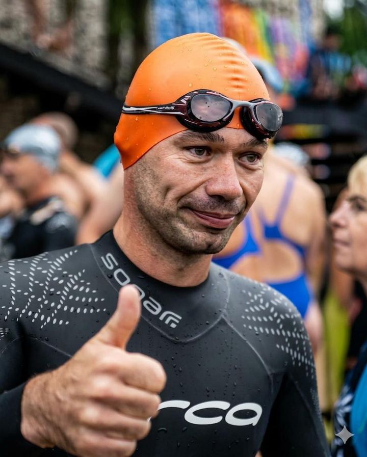 Nauka pływania Tarnów — trener Mateusz Wojciechowski na basenie